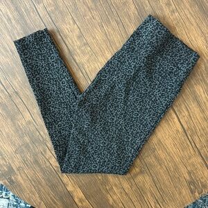 LOFT Black and Gray Leopard Print Leggings Size Medium